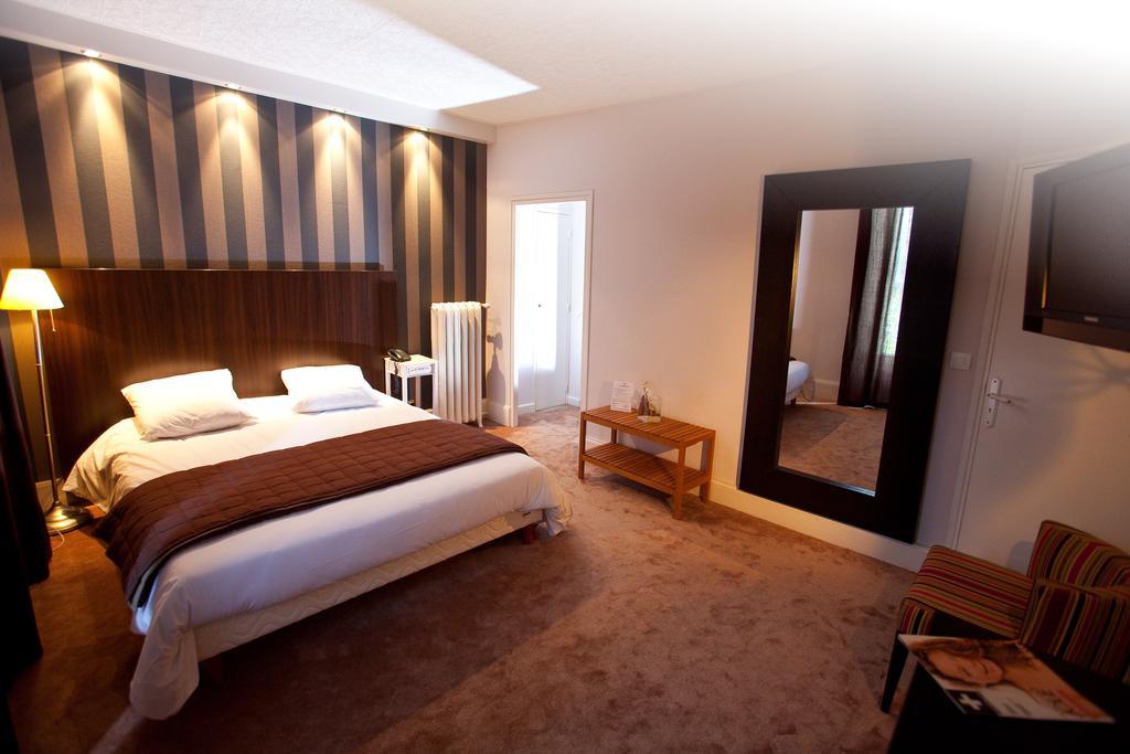 Les Negociants Hotel