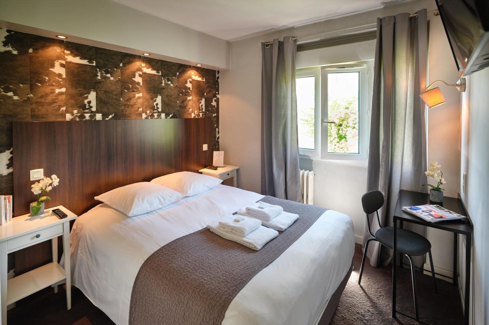 Les Negociants Hotel