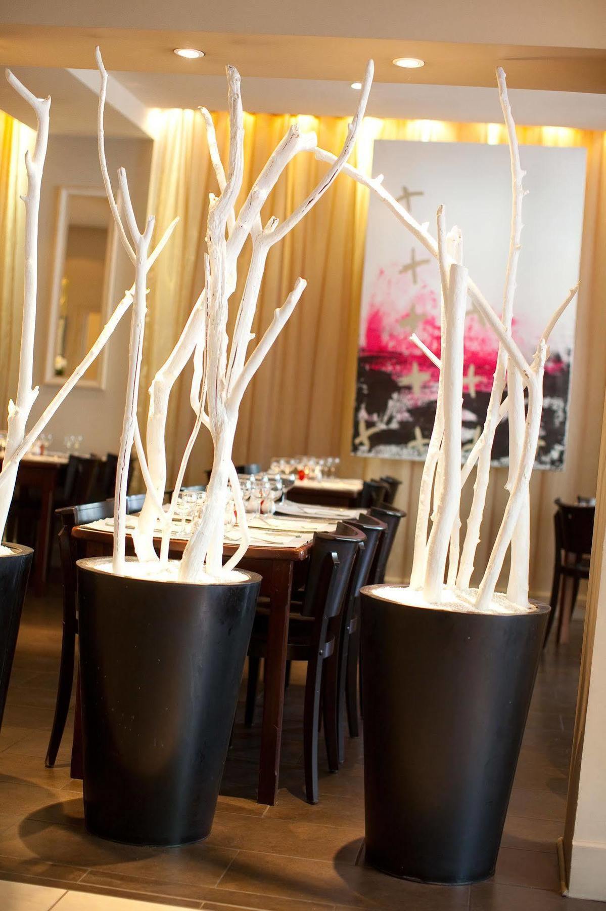 Les Negociants Hotel
